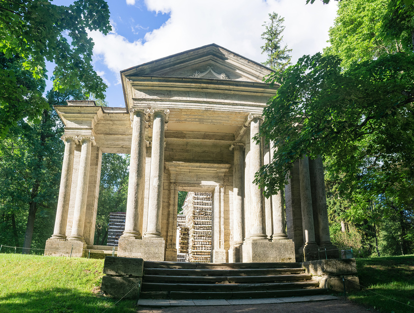 Ворота в Гатчинском парке