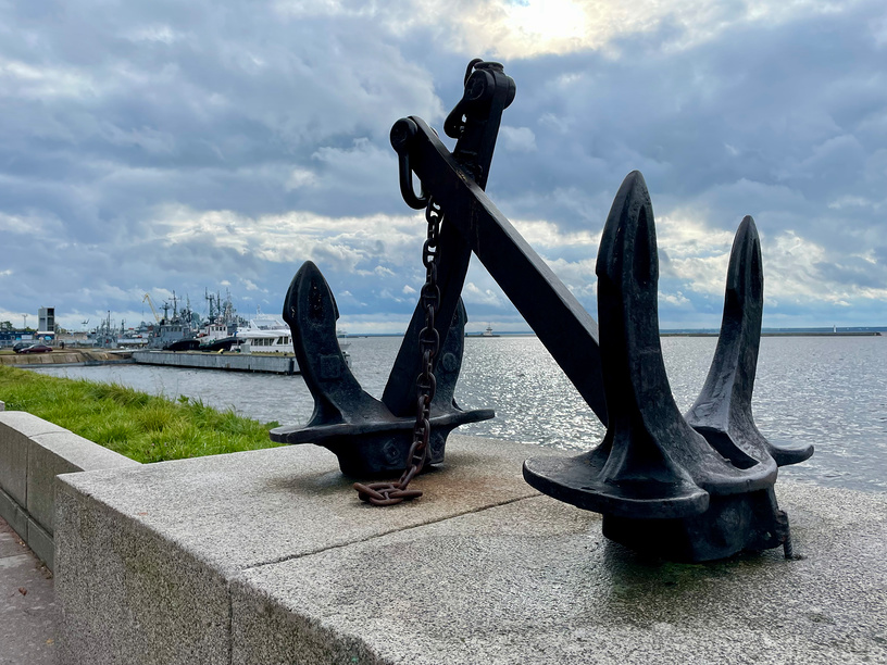 Якоря на Зимней пристани