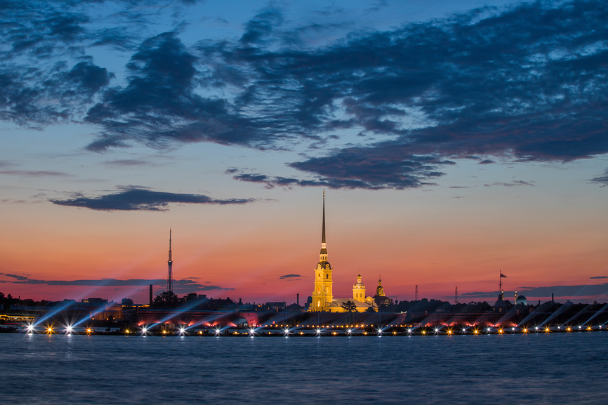 Петропавловская крепость в огнях