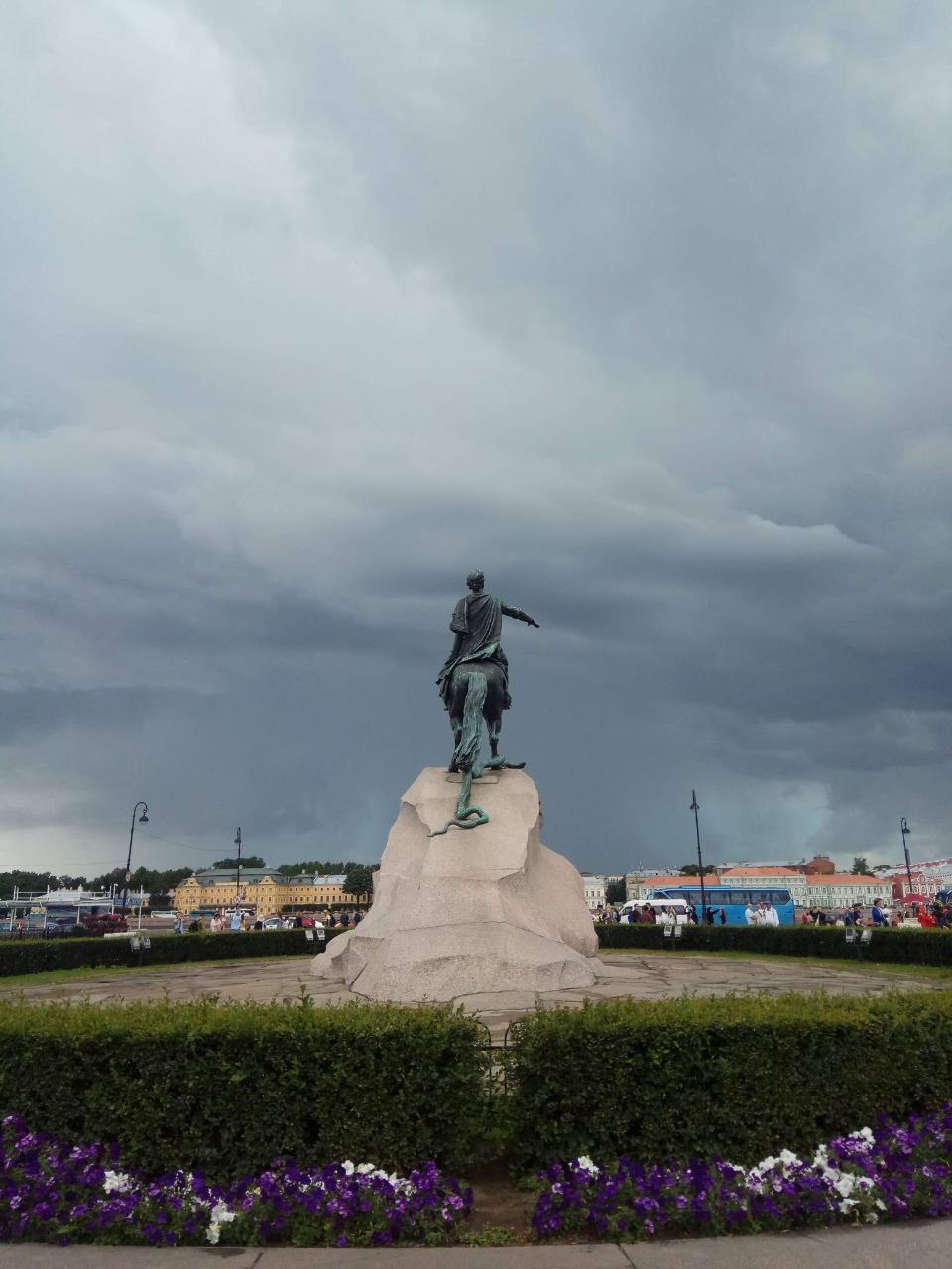 Медный всадник в пасмурную погоду