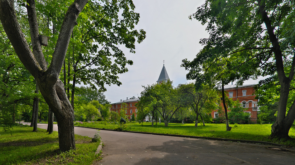 Парк перед Троице-Сергиевым монастырем