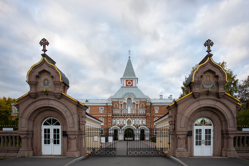 Ворота Троице-Сергиева Приморской пустыни