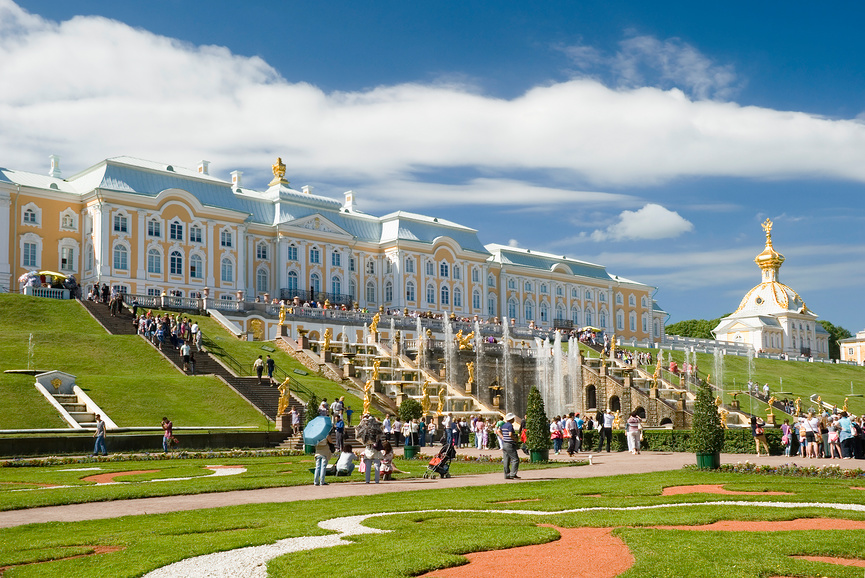 Большой петергофский дворец