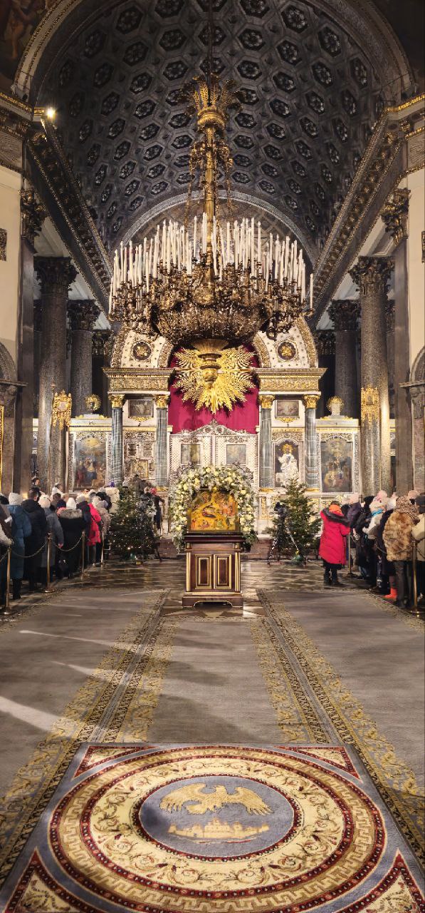 Внутри Казанского собора