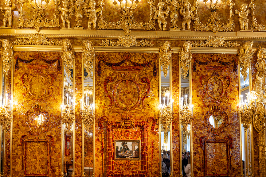 Стена Янтарной комнаты